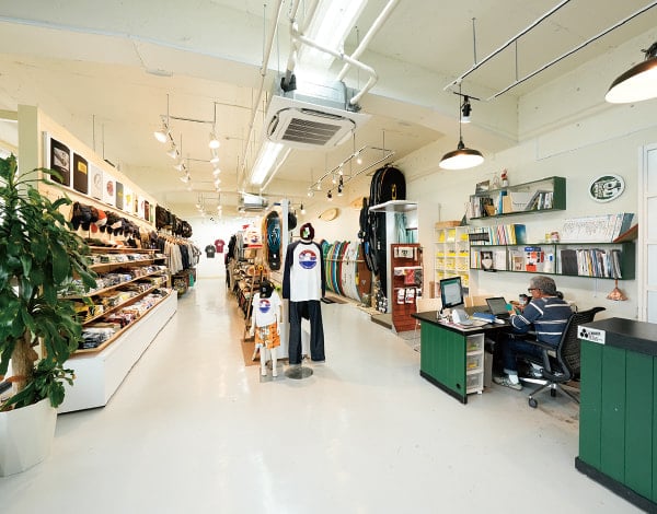 宜野湾市大山にISLAND BROTHERSの本店を構える